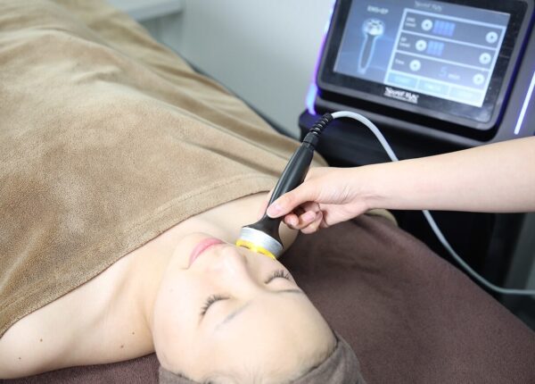 最新機器の小顔＆美肌コース